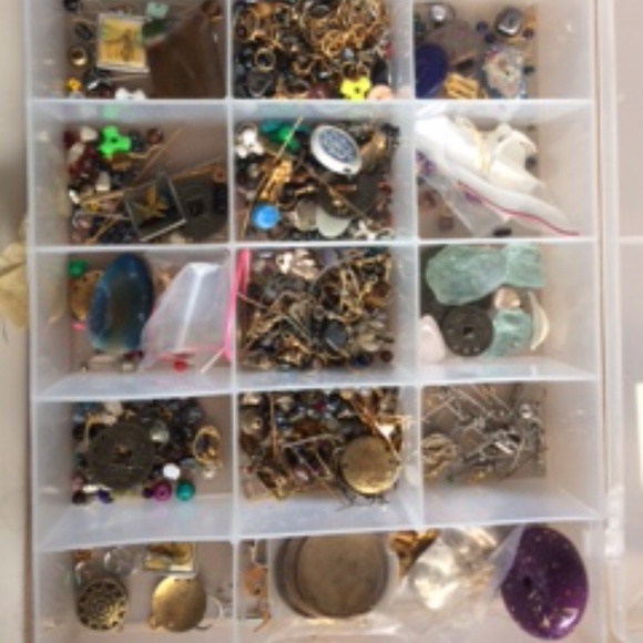 Tons of Fun with Beads and Findings - Picture 8 of 8